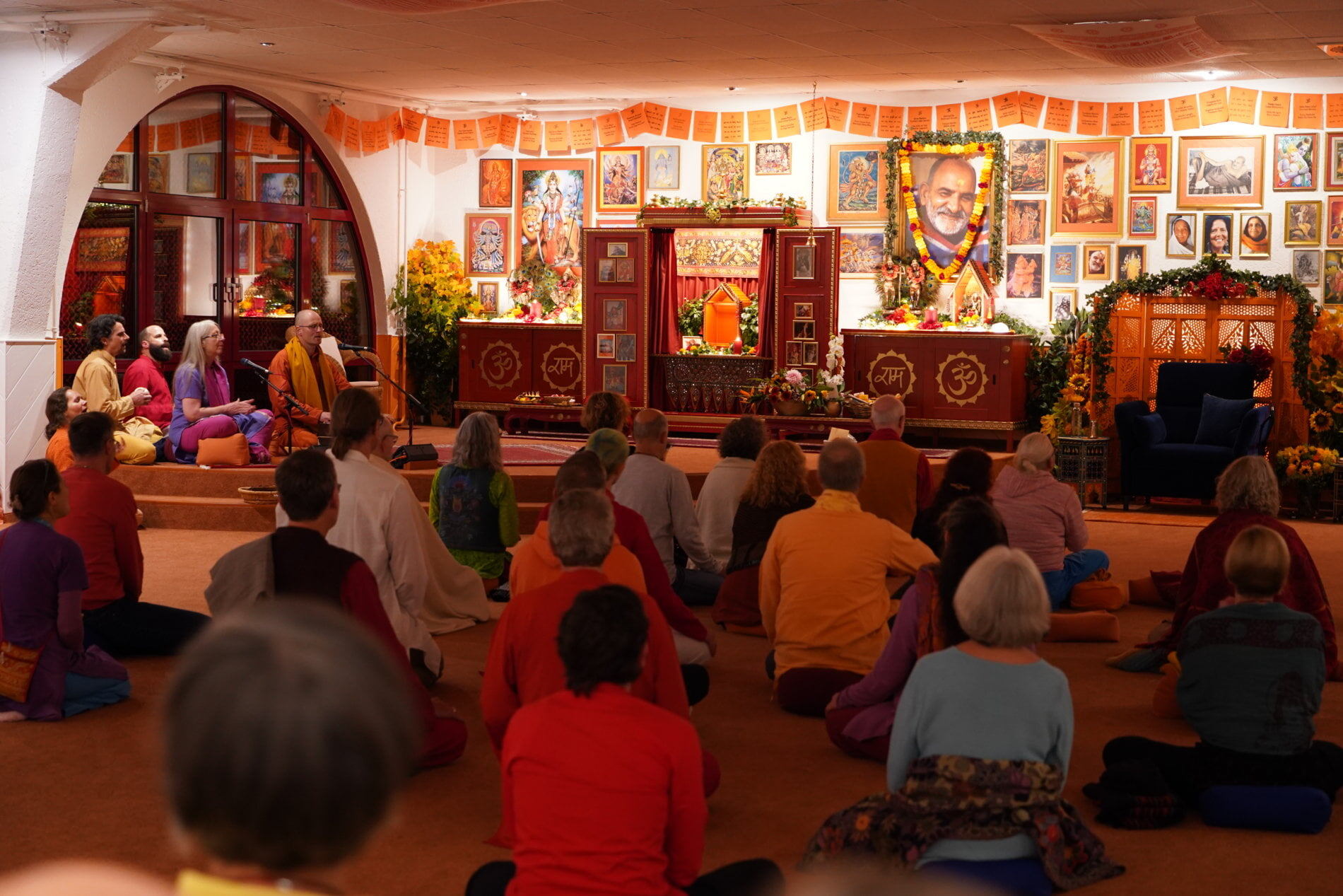 Aarti, Kirtan und Meditation für den Frieden
