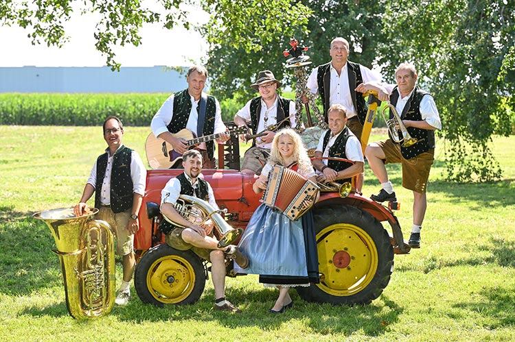 SONNTAGSKONZERT im Glacis: Alphorngruppe Feierhölzer & Die Heusteig Musikanten