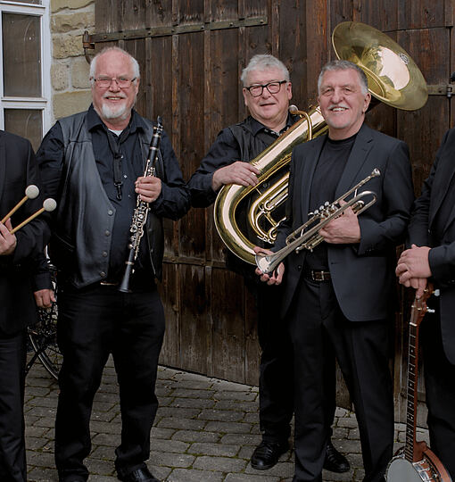 Butterbrezel-Jazz im Schlosshof mit der Retro Jazz Band