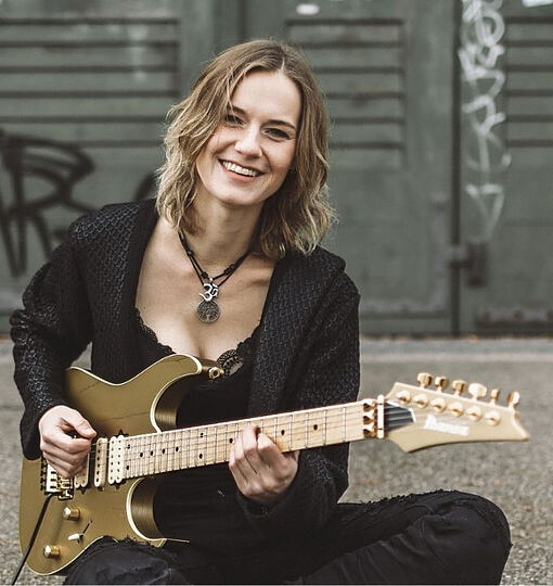 Yasi Hofer Trio