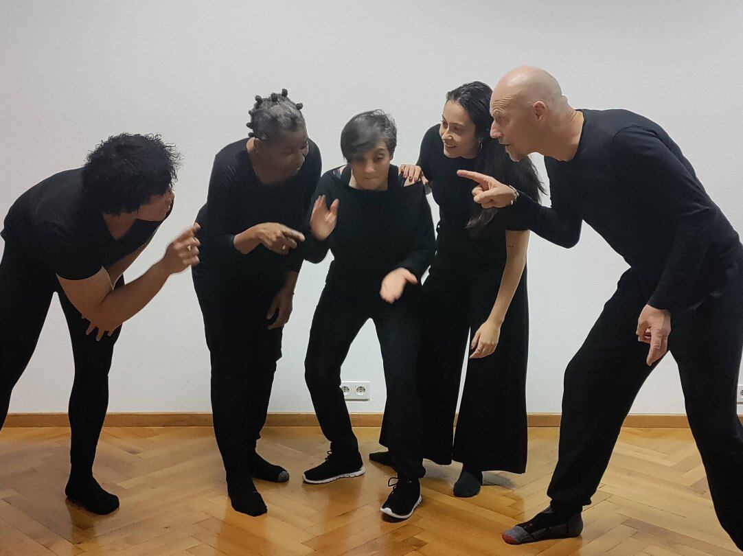 Theater: Compañía Theater spielt »Übersetzungsbüro - Stimmen ohne Grenzen«
