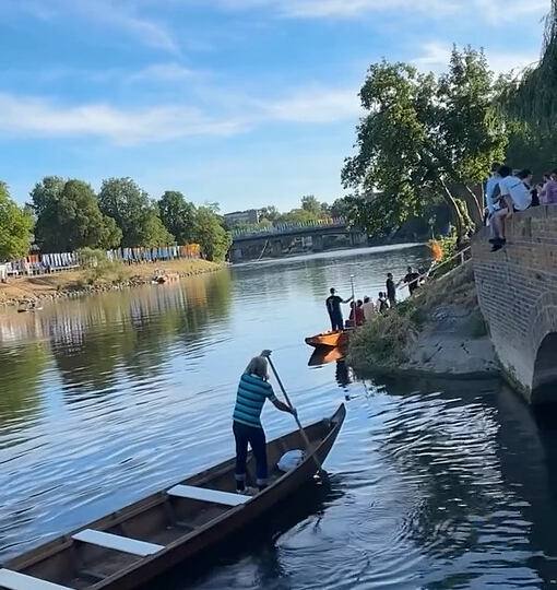 Internationales Donaufest 🌊💛 Musik liegt in der Luft, der Duft (&hellip;)